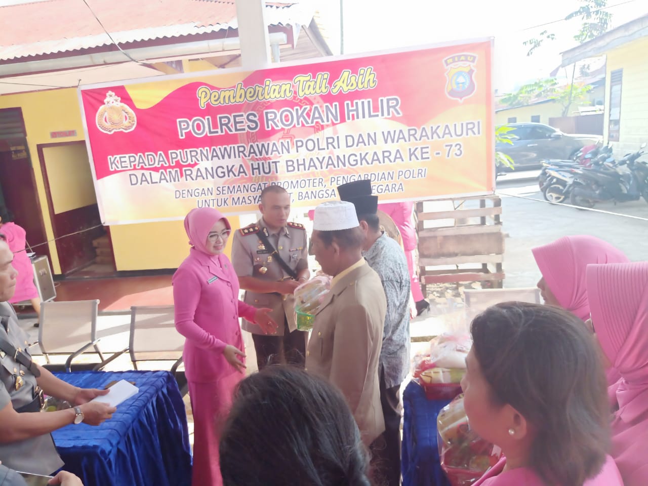 Peringati HUT Bhayangkara ke 73, Kapolres Rohil Santuni Purnawirawan dan Warakauri Peringati HUT Bhayangkara ke 73, Kapolres Rohil Santuni Purnawirawan dan Warakauri