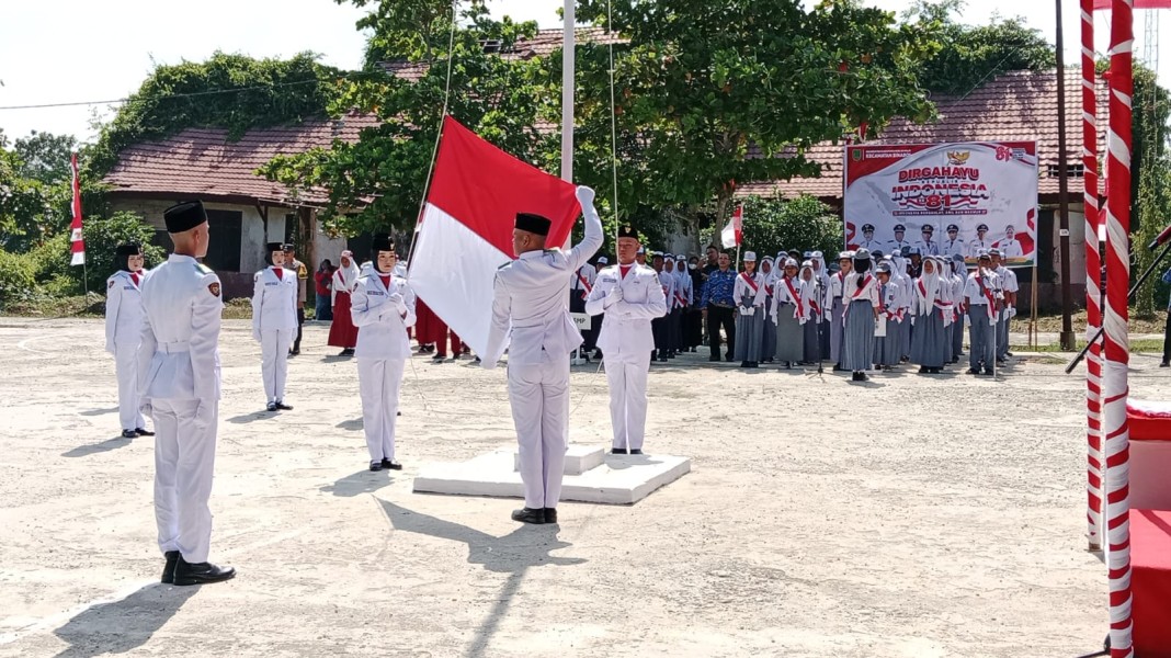 Khidmat, Tim Ekspedisi Merah Putih Presisi Peringati HUT ke-81 RI di Sinaboi