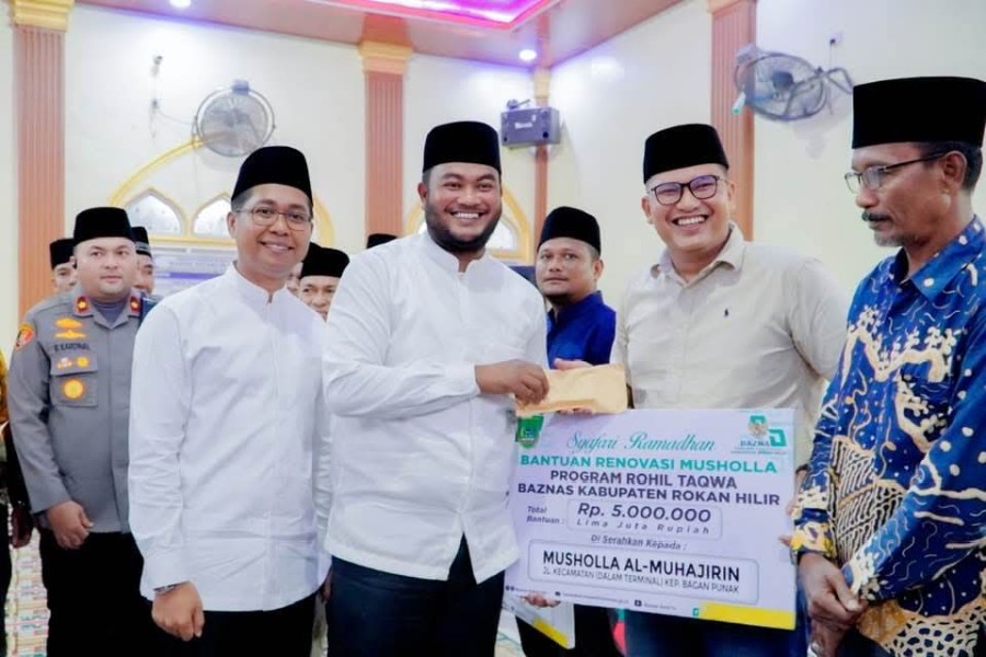 Pemkab Rohil Serahkan Bantuan ke Masjid dan Mushalla di Bagansiapiapi