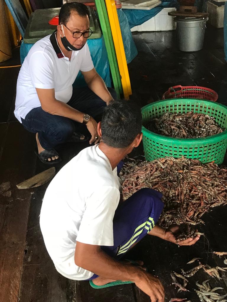 Suyatno Lihat Hasil Tangkapan Udang Nelayan Sungai Bakau
