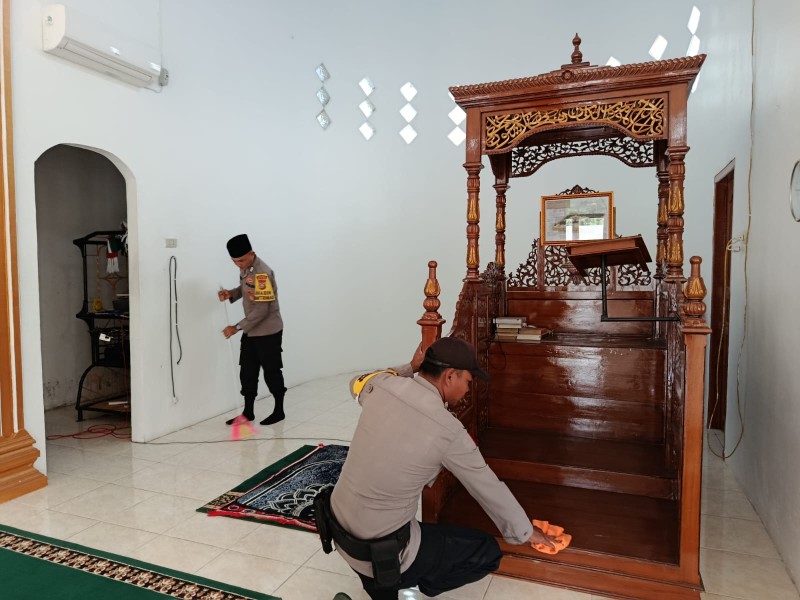 Polsek Simpang Kanan Gelar Bakti Religi dan Salurkan Bantuan Untuk Masjid Nurul Iman