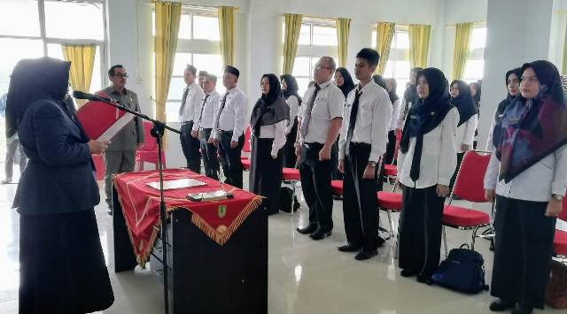 Kadis Kesehatan Rohil Lantik 46 Tenaga Fungsional Tertentu Kadis Kesehatan Rohil Lantik 46 Tenaga Fungsional Tertentu