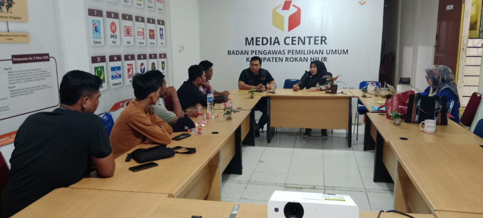 Viral Video Dugaan Paslon Bijak Bagi-bagi Duit, Hipemarohi Gelar Audiensi Dengan Bawaslu Rohil