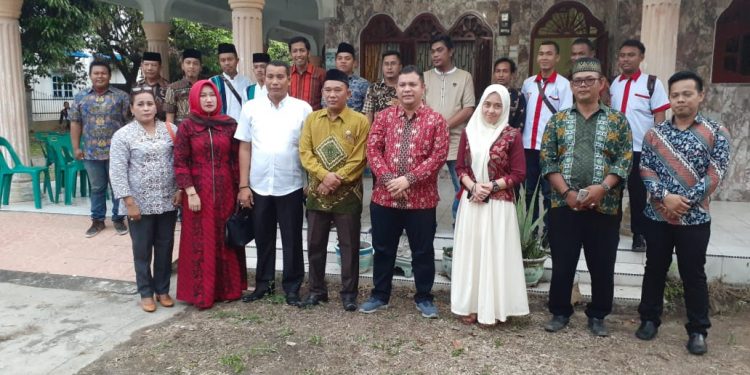 Jelang Pilkada Rosmansyah dan Hj Winda Fitrika Serahkan Berkas Kekantor DPC PKB