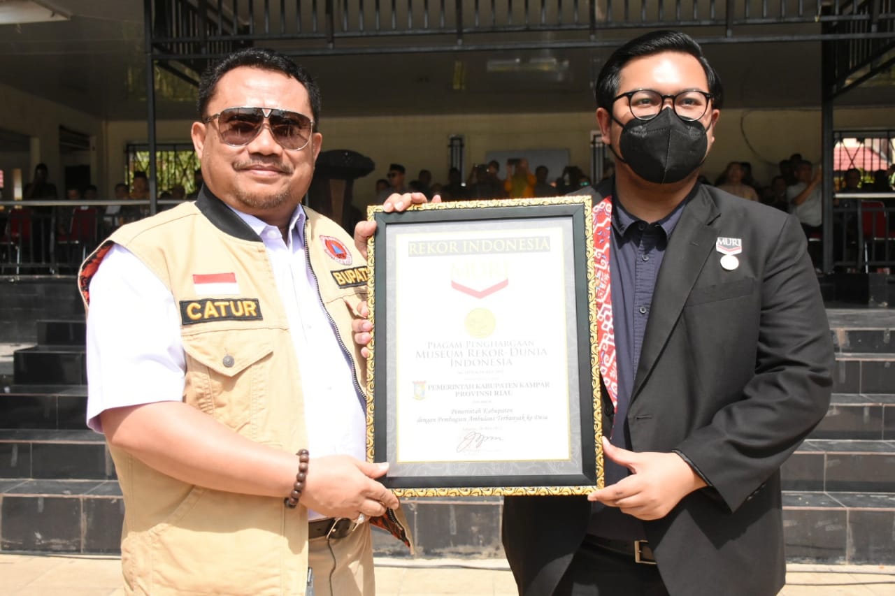 Bupati Kampar Pecahkan Rekor MURI Ambulance Terbanyak Se-Indonesia