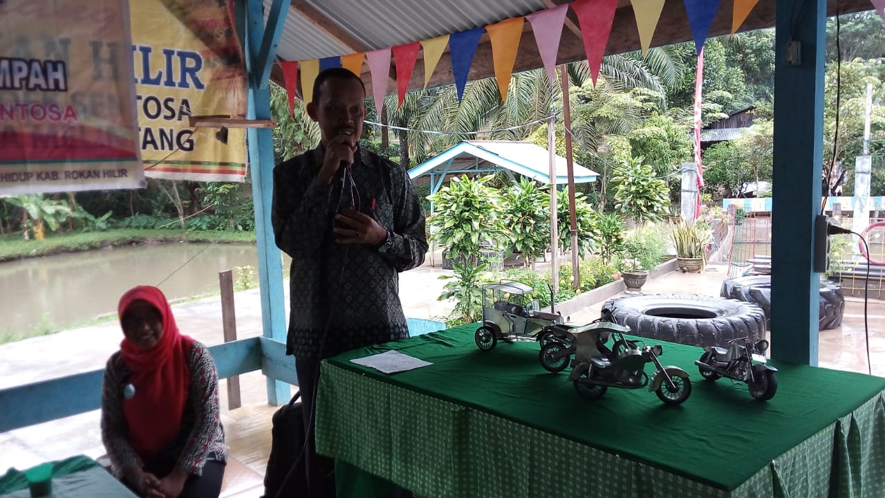 Menuju Sekolah Adiwiyata!! Forum Bank Sampah Gelar Pelatihan Berbahan Sampah Menuju Sekolah Adiwiyata!! Forum Bank Sampah Gelar Pelatihan Berbahan Sampah