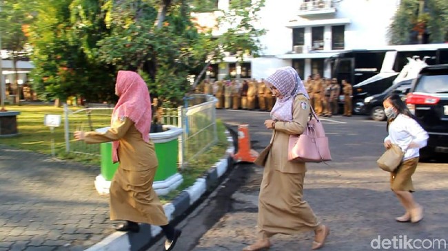 Usai Libur Lebaran, Sejumlah Pegawai Pemkot Makassar Terlambat Upacara