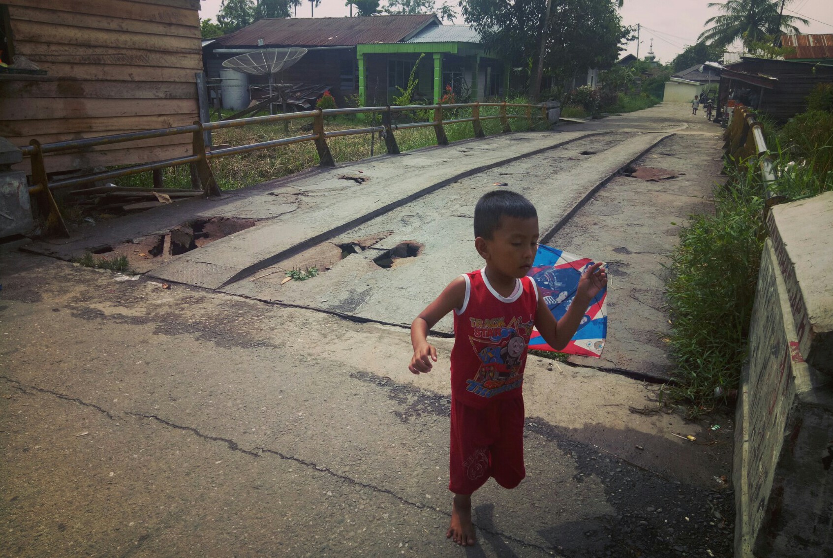 BUTUH PERBAIKAN!! Jembatan SMA 2 Bangko Mengancam Aktifitas Sekolah