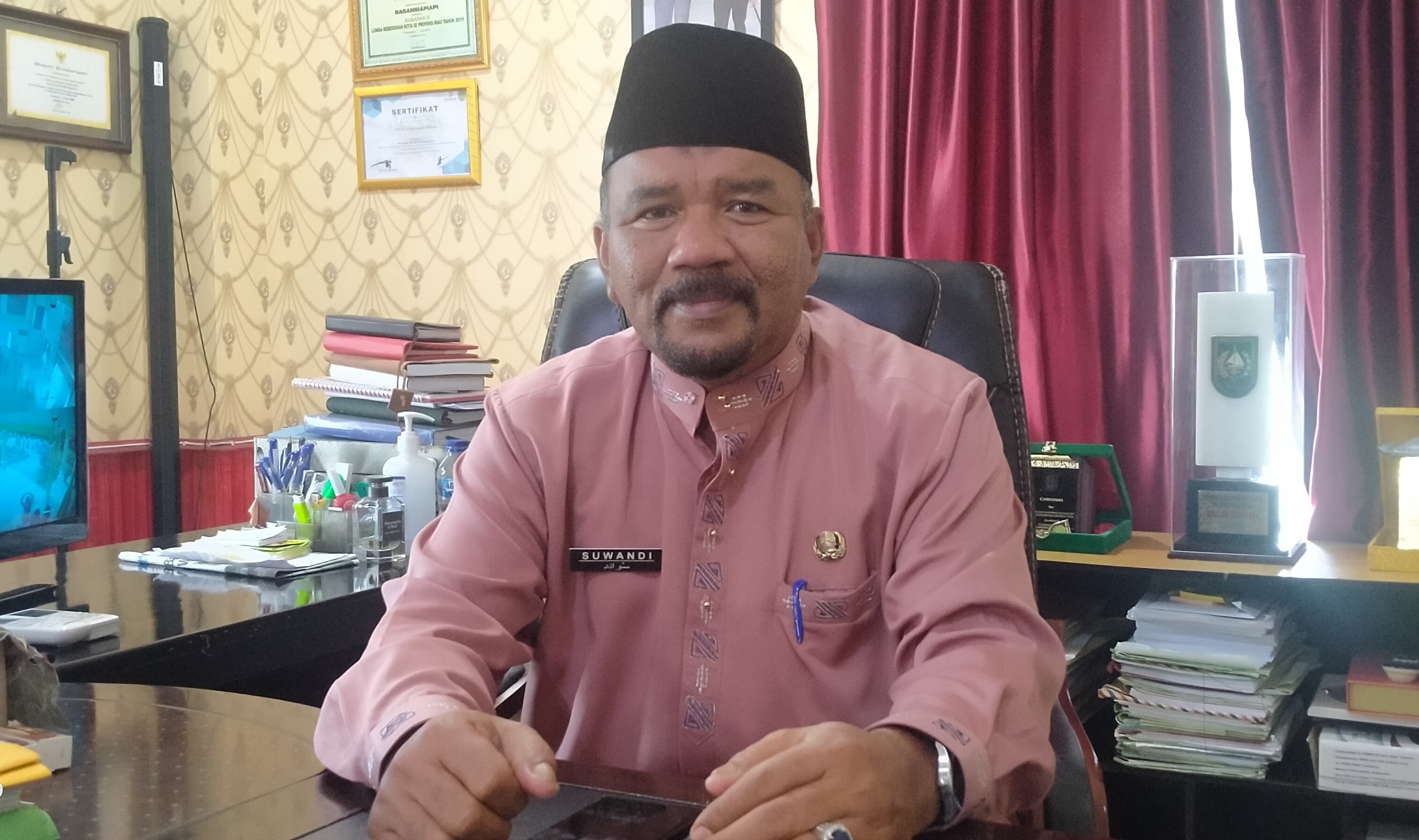 Program DLH Berbagi Membantu Petugas Kebersihan Rokan Hilir