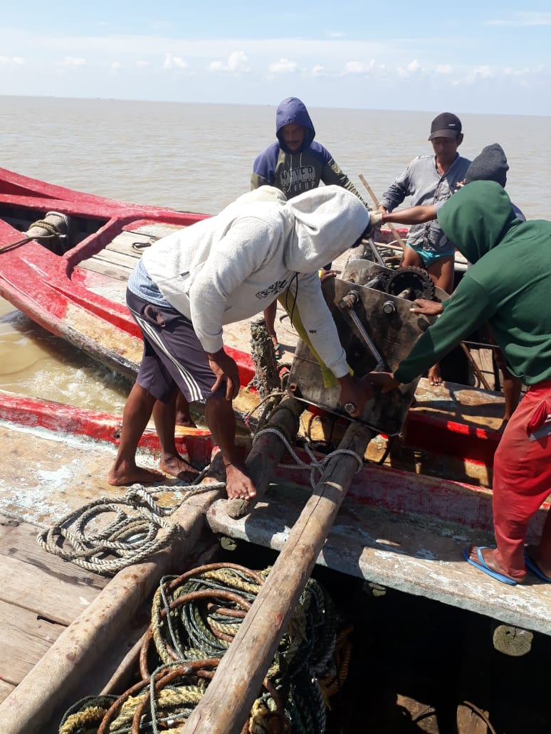 Pengusaha Mulai Cabut Tiang Bubu Yang Patah dan Berada di Jalur Pelayaran di Perairan Rohil