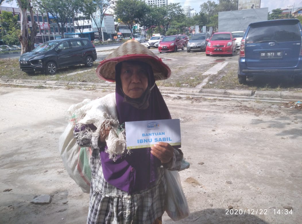 Rumah Yatim Riau Salurkan Bantuan Kepada Ibu Sartini