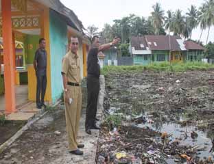 Bupati Rohil Pantau Pembangunan Lapangan Terbuka di Pujasera