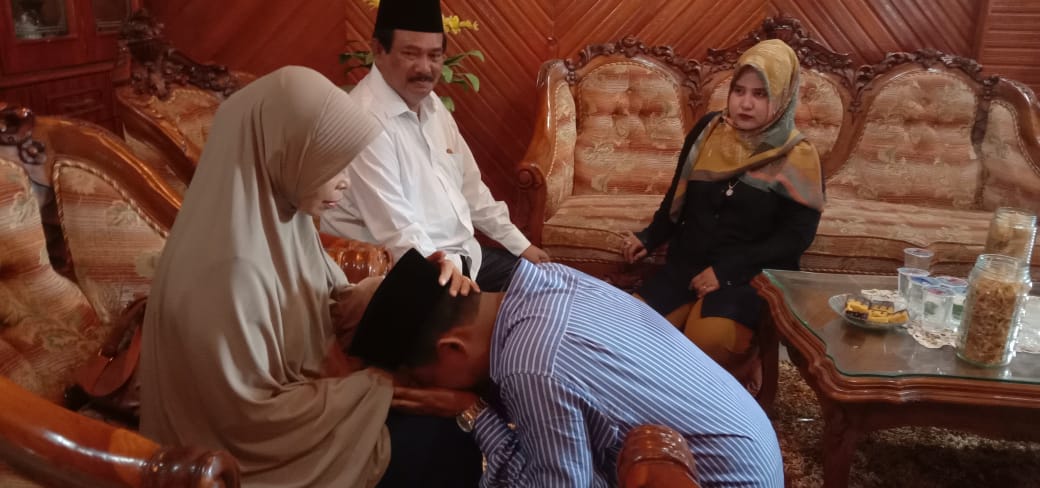 Jalani Prosesi Sungkeman, Aman Menjemput Kemenangan Ridhonya Allah Ta'ala