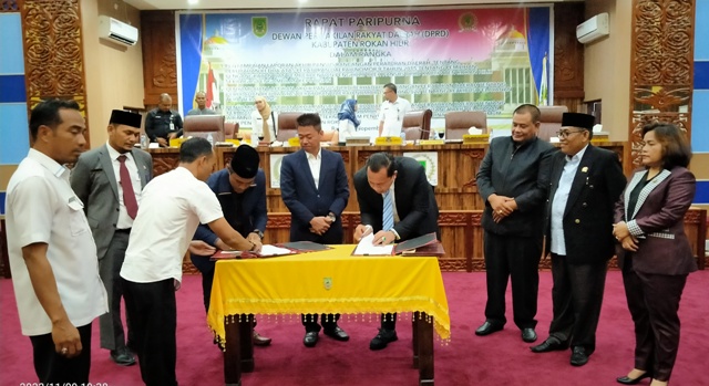 DPRD Rohil Sahkan Ranperda Atas Perubahan Kedua Perda Nomor 9 Tahun 2015 Tentang Pilpeng