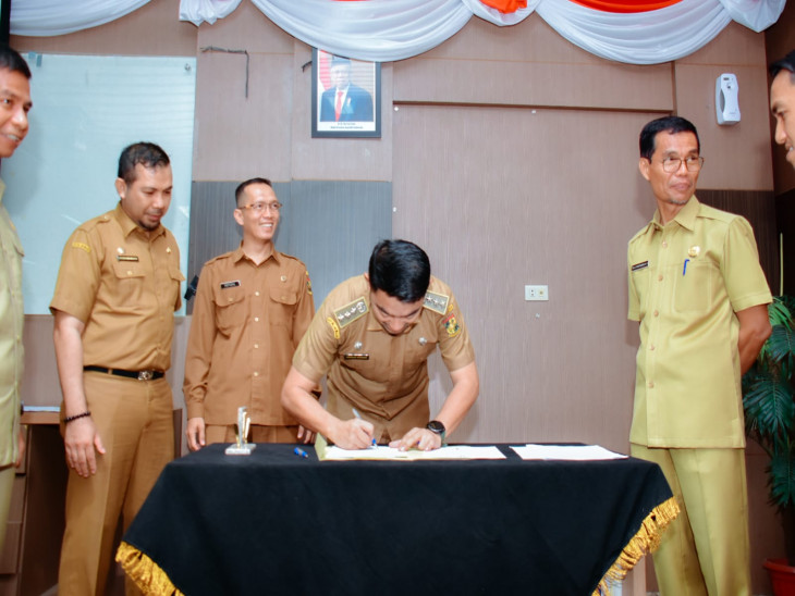 6 Camat di Lingkungan Pemda Kampar Lakukan Serah Terima Jabatan.