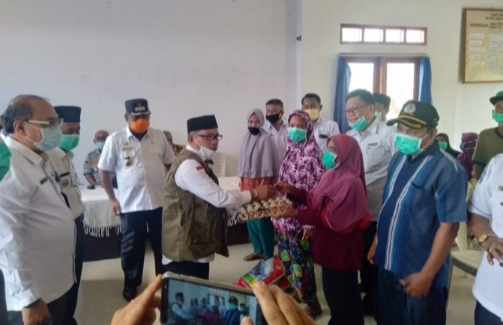 679 Paket Bantuan Sembako Diserahkan di Kecamatan Batu Hampar