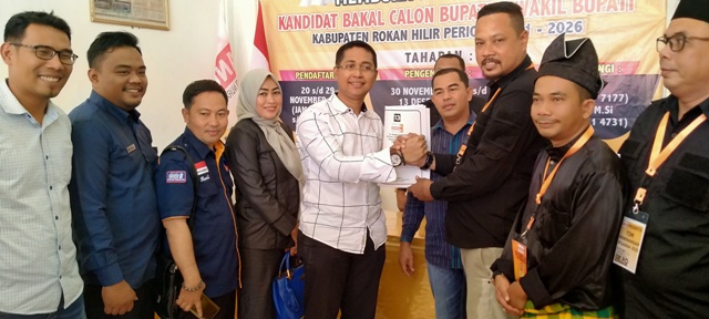 Kembalikan Formulir  Bacabup Ke DPC Partai Hanura, Jhony Charles Sampaikan Visi-Misi