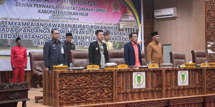 DPRD Rohil Dengar Penyampaian Pemerintah Pandangan Umum Praksi APBD 2023