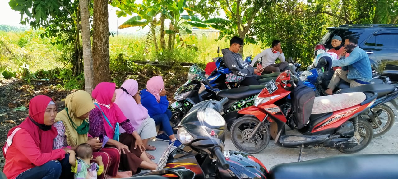 Puluhan Warga Rimba Melintang Datangi Kantor Dinsos Rohil Pertanyakan Bantuan Covid -19