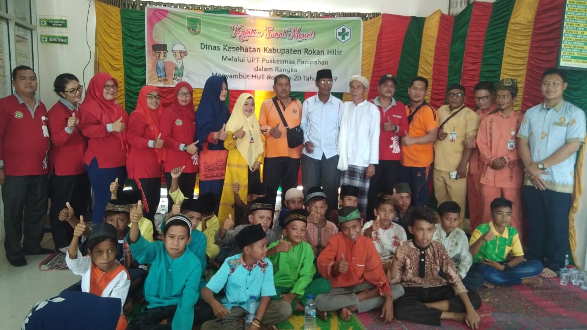 Puluhan Anak Disunat Gratis, Pulang Dapat Kain Sarung