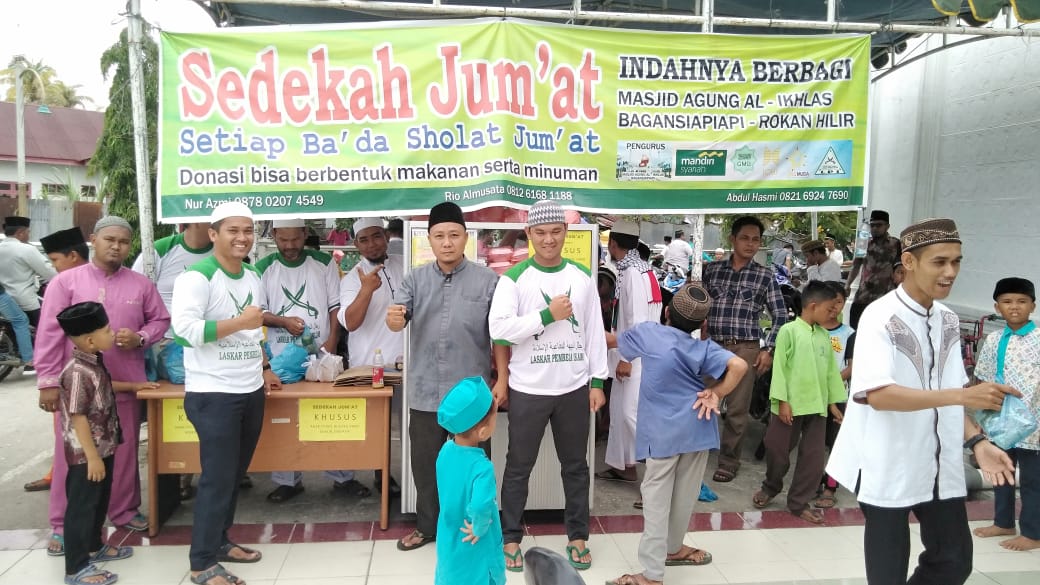 Sedekah Jum'at, GMB Rohil Bagikan Ratusan Bungkus Makanan