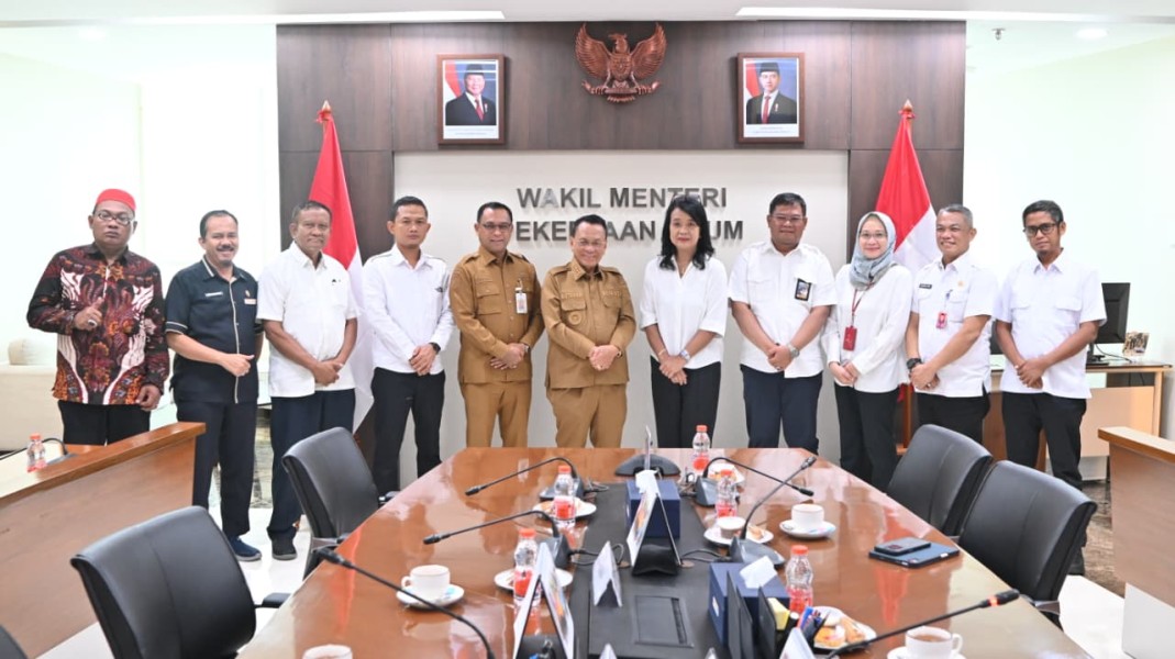Bupati Rohil Hadir Ditengah Kementrian PU RI, Usulkan Proyek Jalan dan Jembatan di Daerah