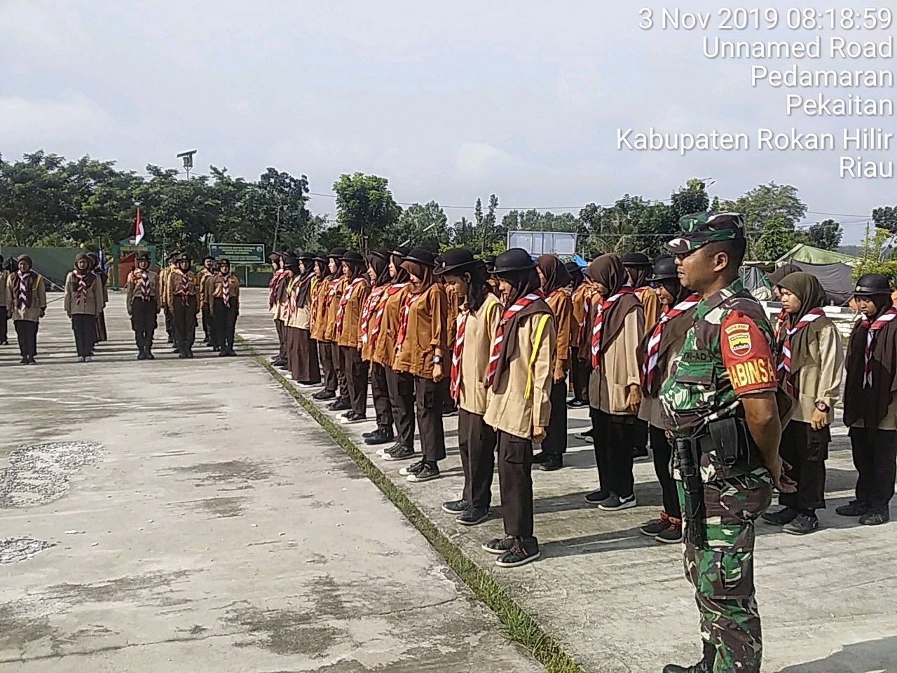 Babinsa Koramil 05|RM Dampingi Siswa Pramuka