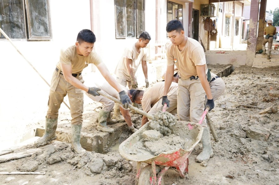IPDN Bantu Pembersihan Kantor Dinkes Aceh Tamiang Berangsur Dapat Difungsikan
