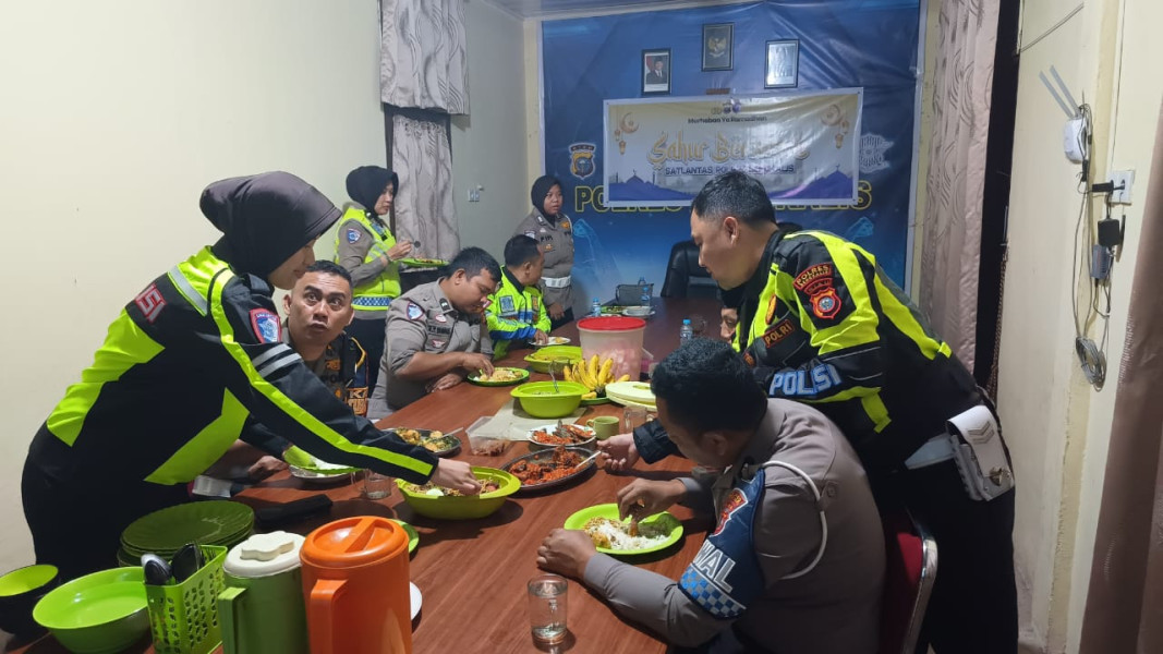 Lagi, Satlantas Polres Bengkalis Lakukan Giat Sahur dan Shalat Subuh Bersama