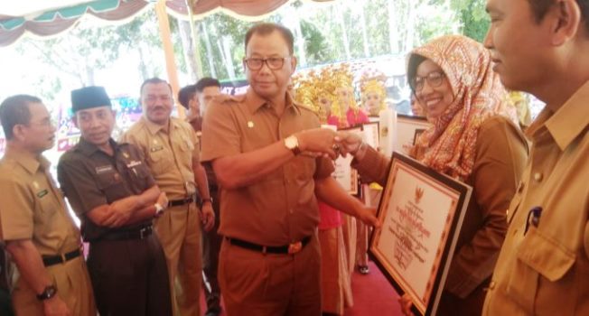 Bupati Rohil Suyatno, Sekolah di Rohil Raih Adiwiyata Tingkat Nasional