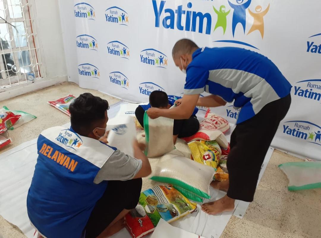 Rumah Yatim Riau Persiapkan 100 Paket Bantuan Bahan Pokok untuk Warga Prasejahtera