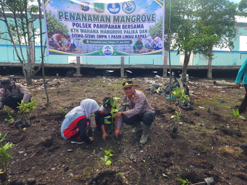 Polsek Panipahan bersama Warga dan Pelajar Tanam 150 Mangrove Hijaukan Pesisir di Rohil