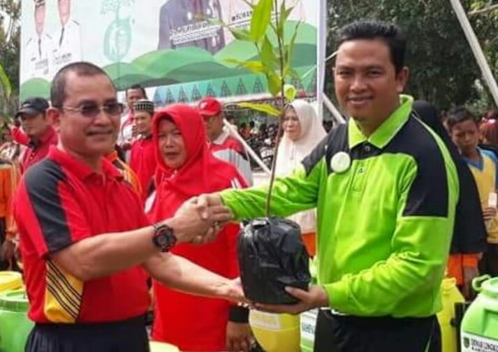 Giat Adiwiyata 2019, SDN 007 Serusa Mati Rohil Terima Tong Sampah dan Bibit Pohon