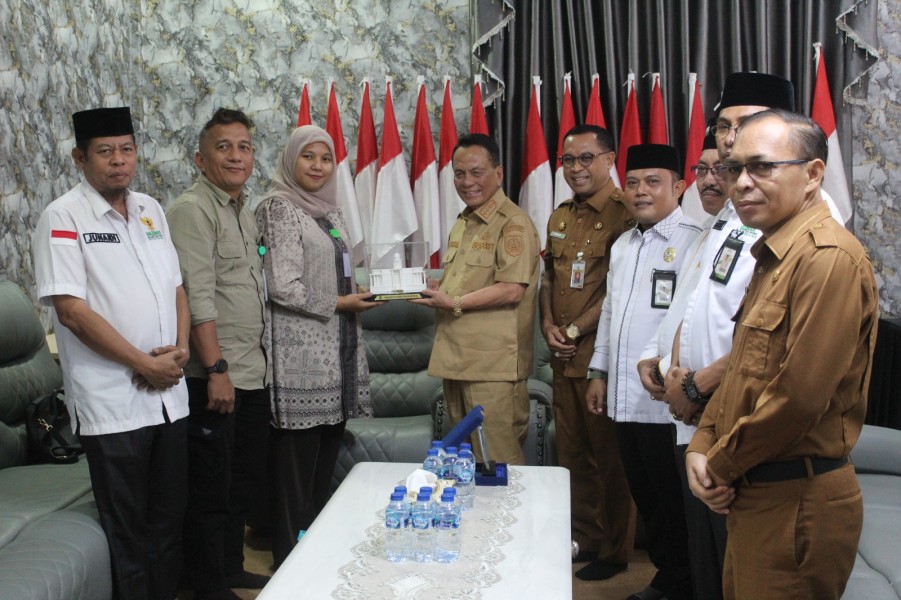 Bupati Rohil Terima Zakat Mal RS Awal Bros : Harap Dunia Usaha Ikut Berkontribusi