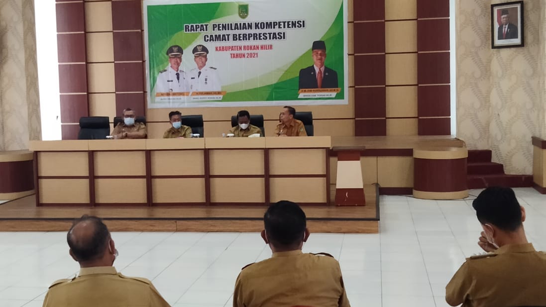Buka Rapat Penilaian Camat Berprestasi, Bupati Rohil : Selesaikan Batas Wilayah..!!