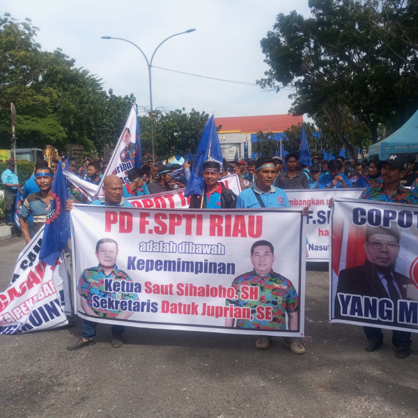 Demo Massa F-SPTI, Desak Gubernur Copot Kadisnakertrans Riau