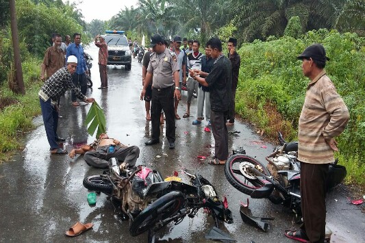 Dua Motor 'Adu Kuat' di Kubu, Rohil, Seorang Tewas dan Dua Luka