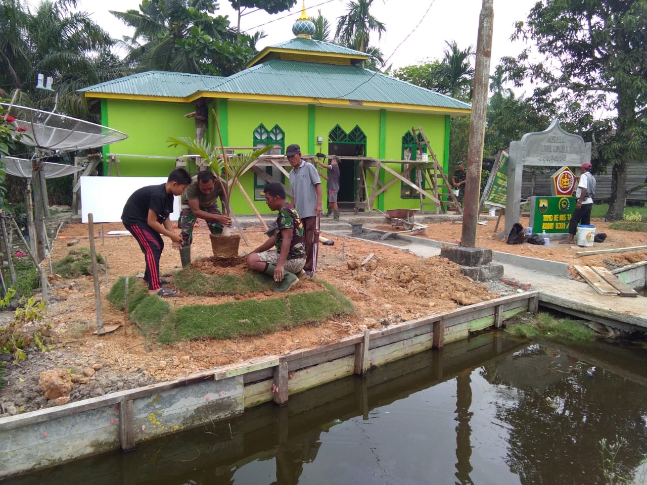 Perindah Musholla, Satgas TMMD Dan Masyarakat Bangun Taman