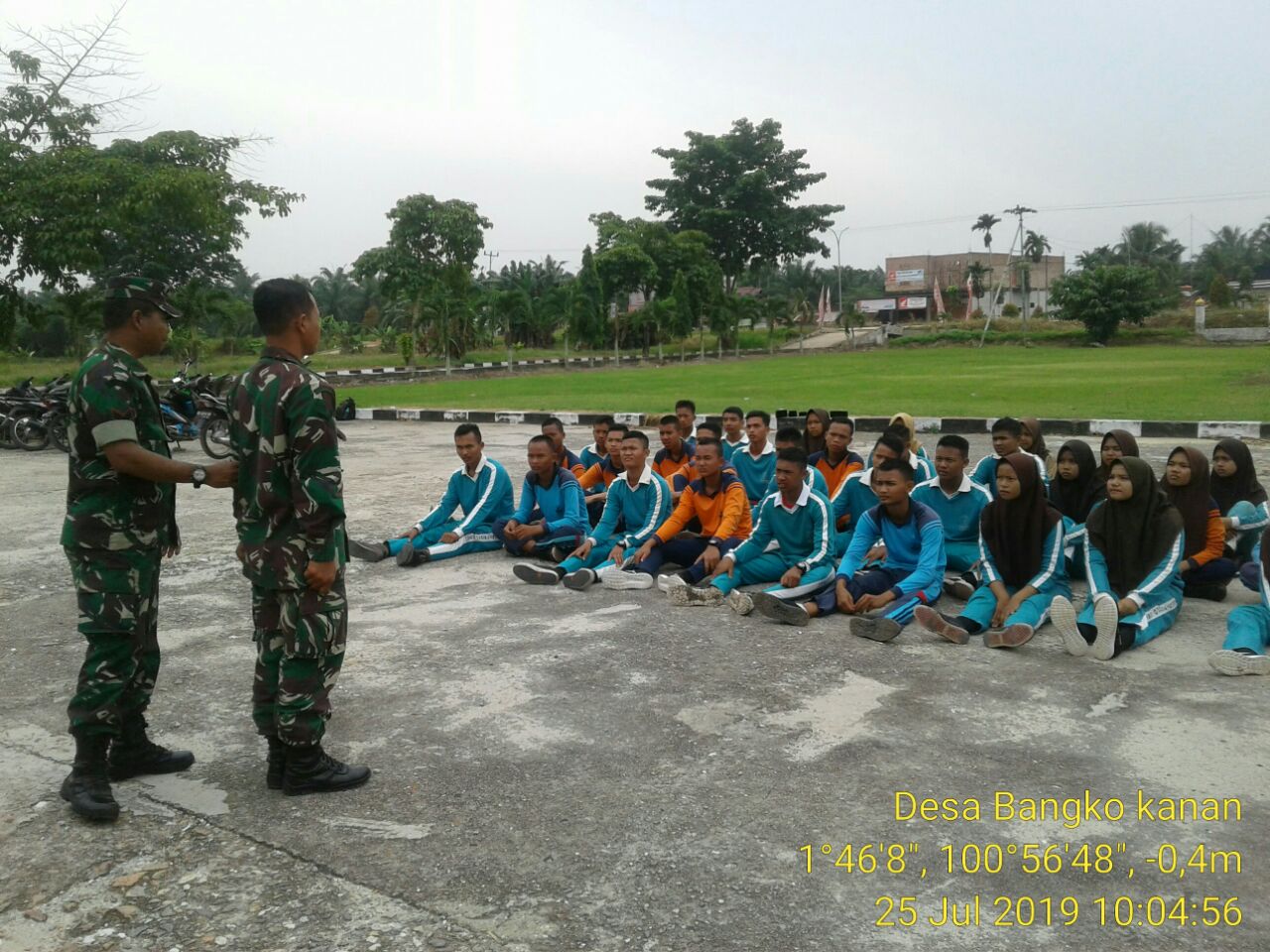 Babinsa Koramil 05/RM Berikan Pelatihan PBB Kepada Siwa SMAN 2 Bangko Pusako