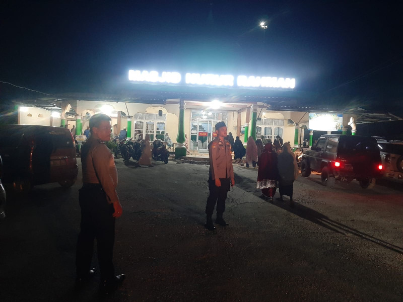 Beri Rasa Aman pada Jamaah, Personel Polsek Tambang Lakukan Patroli Masjid