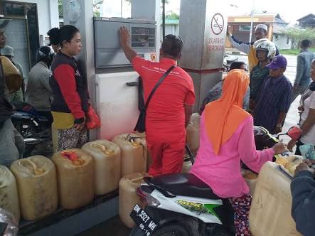 Premium Langka SPBU di Rohil Utamakan Derigen, baca penjelesannya..... 