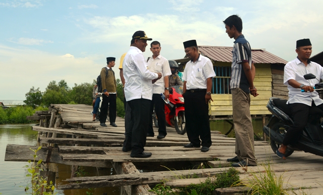 Wabup Rohil Prihatin Kondisi Jembatan Sinaboi Rusak Parah
