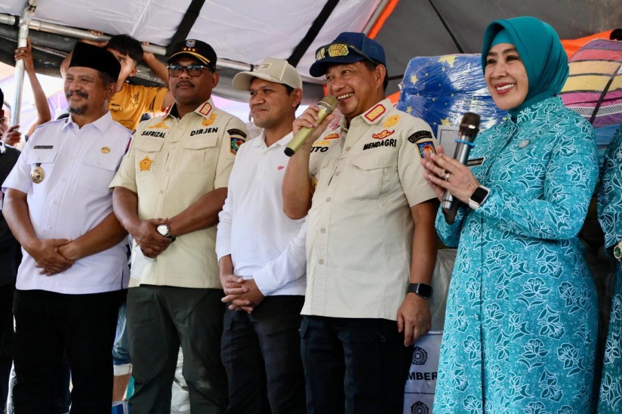 Kasatgas Tito Karnavian Turun Langsung Bantu Warga Terdampak di Aceh Tamiang