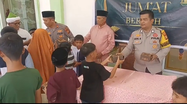 Polsek Rantau Kopar Gelar Jumat Berkah di Masjid An-Nur