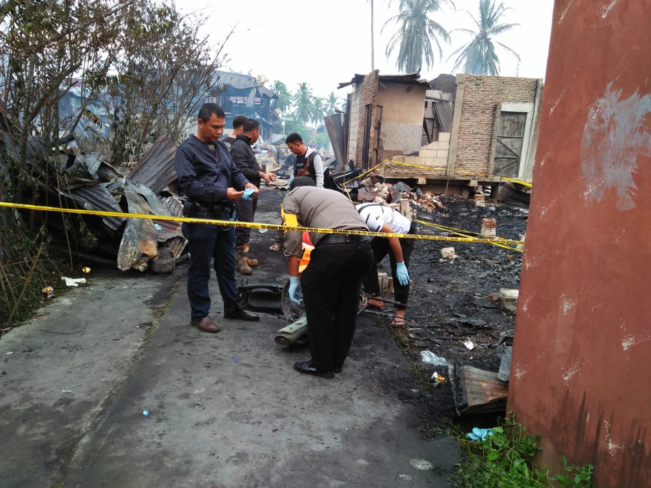Polsek Bangko Evakuasi Jasad Siswa Wahidin Yang Terpanggang