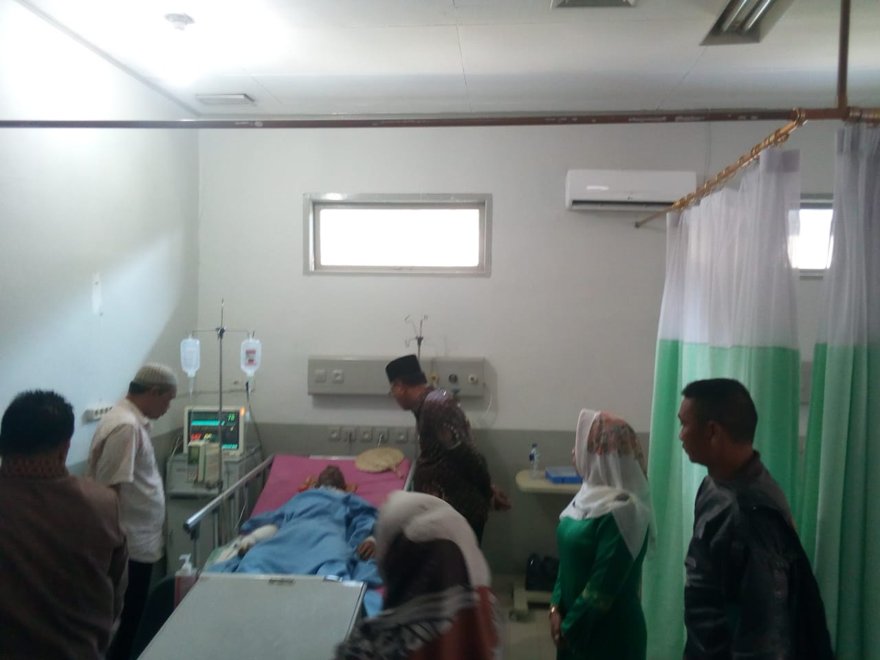 Bupati Rohil Gratiskan Biaya Pengobatan Korban Kebakaran Saat Demo Di Darussalam