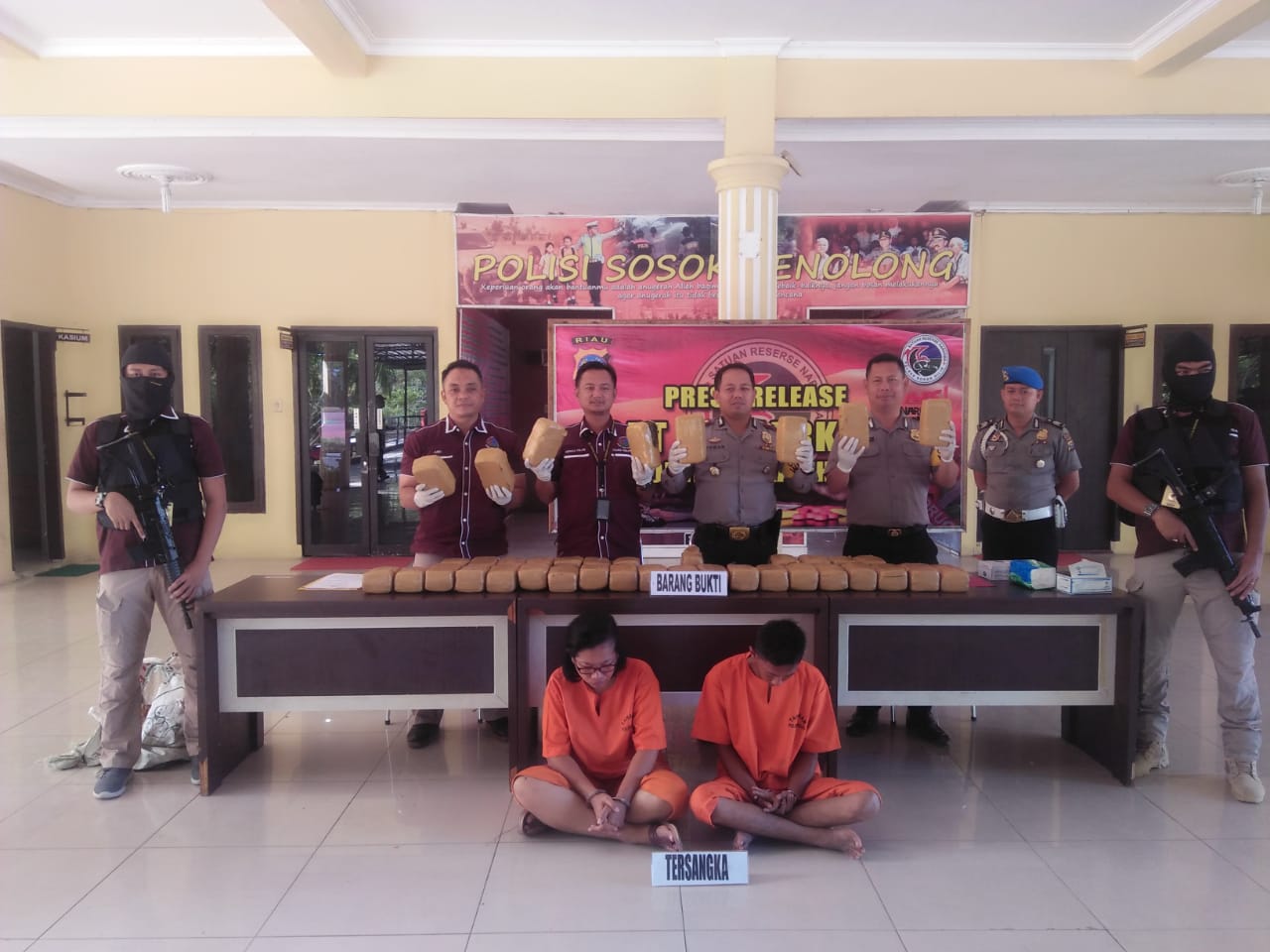Polres Rohil Ungkap Pasangan Kekasih Warga Sumut Pemilik Ganja 40 Kg