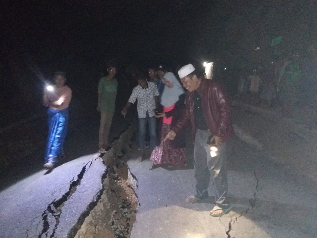Turap Roboh, Ruas Jalan Pengulu Usman Bangko Pusako Rohil Terbelah