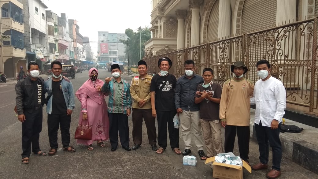 Baru Sehari Dilantik, Fraksi PKS Bagikan Seribuan Masker Gratis