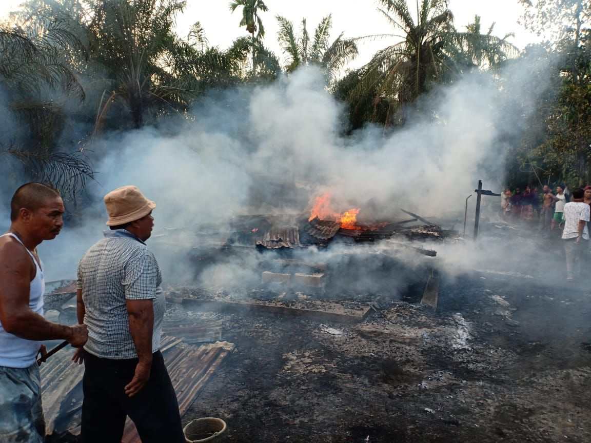 Di Tinggal Wirit, Rumah Rusli Warga Kubu Rohil Ludes Terbakar